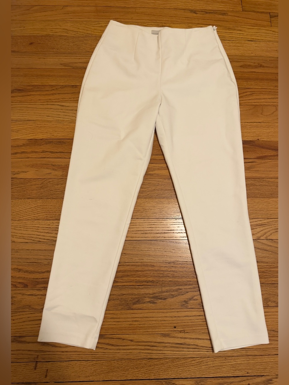 GUESS white capri Slim-Fit Pants — Size M
